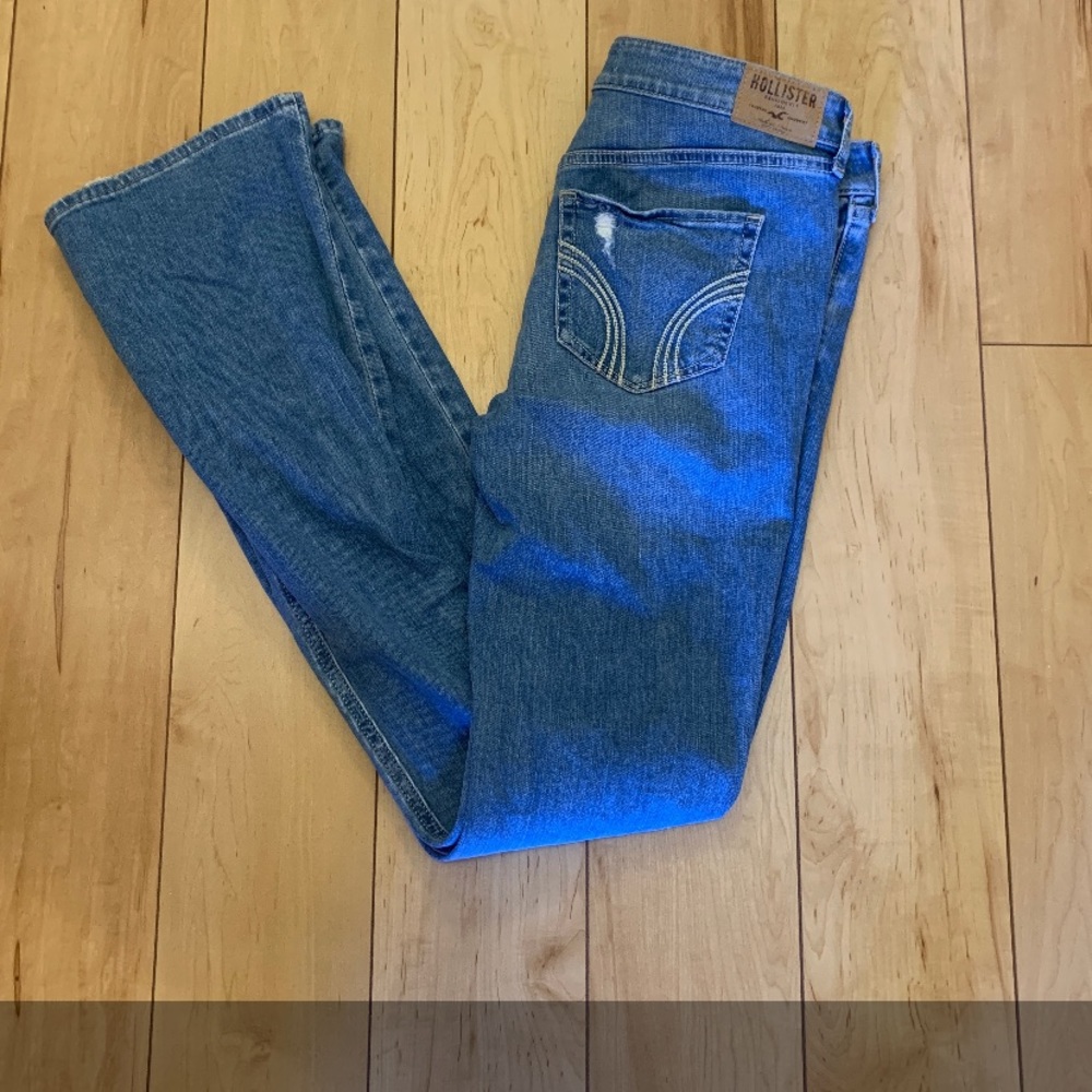 🚫 Sold 🚫 Hollister Flare Jeans 👖